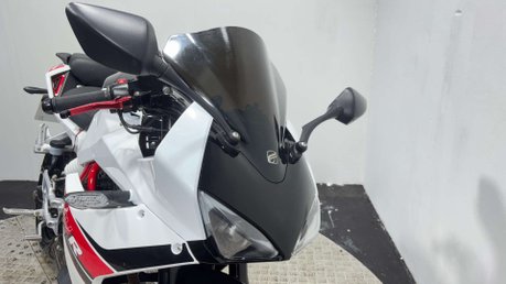 Hyosung GD 2016 ONLY 1K VERY CLEAN LIGHT WEIGHT SPORTS BIKE 250CC NEW MOT 20