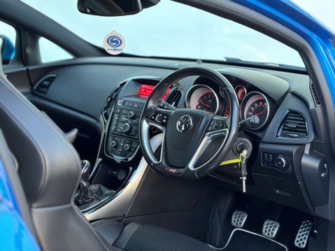 Vauxhall Astra 2.0 Astra VXR 3dr 30