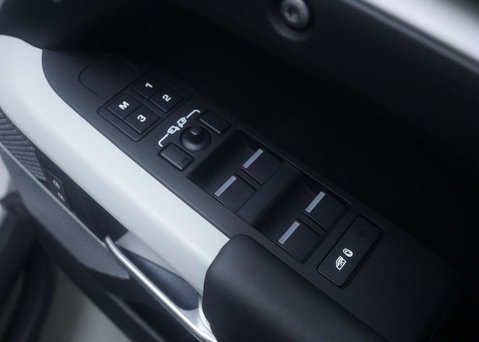 Land Rover Defender 3.0 Defender X-Dynamic HSE D MHEV A 4WD 5dr 59