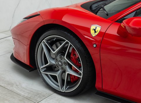 Ferrari F8 Tributo 32