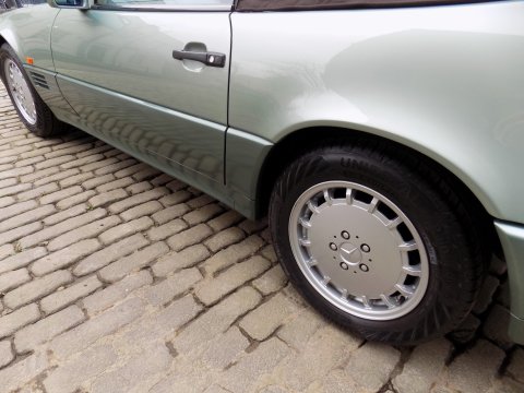 Mercedes-Benz SL Series 500SL-32 57