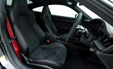Porsche 911 (992) Carrera 4 GTS 10