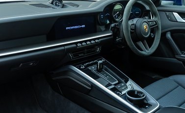 Porsche 911 Carrera 4S (992) 17