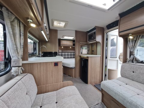 Coachman VIP 560 10