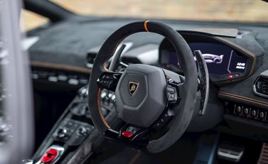 Lamborghini Huracan LP640-4 Performante 11