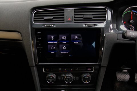 Volkswagen Golf E-GOLF 23