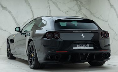Ferrari GTC4 Lusso V12 10