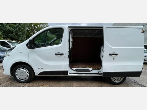 Renault Trafic 1.6 dCi 27 Business+ SWB Standard Roof Euro 5 5dr 20