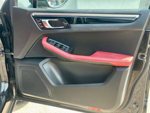 Porsche Macan 2.0T SUV 5dr Petrol PDK 4WD (s/s) (252 ps) 68