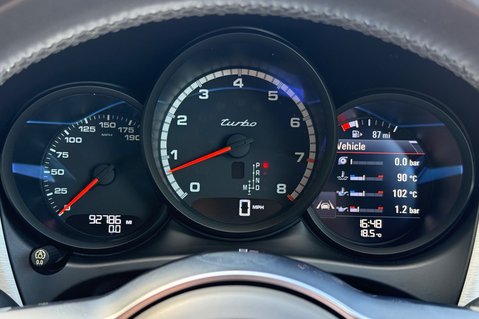 Porsche Macan TURBO PDK - TWO OWNERS -LANE ASSIST -20 INCH ALLOYS -APPLE CAR PLAY 40