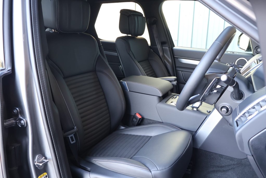 Land Rover Discovery BRAND NEW COMMERCIAL DYNAMIC HSE WITH A GENUINE REAR SEAT CONVERSION 19
