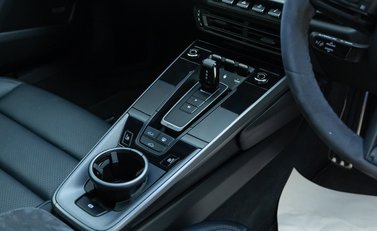 Porsche 911 Carrera 4 (992) 21