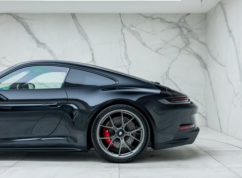 Porsche 911 GT3 TOURING (992) 36