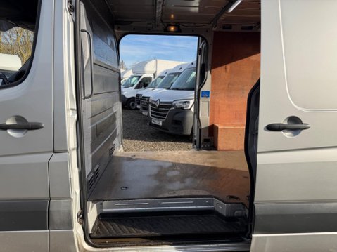 Mercedes-Benz Sprinter 2.1 314 CDi BlueEFFICIENCY RWD L1 5dr 17