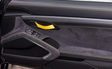 Porsche Cayman GT4 (718) 21