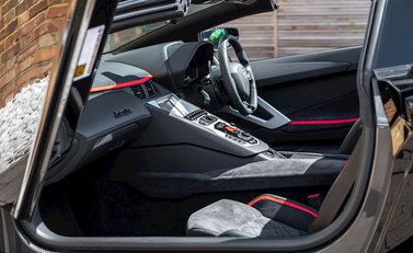 Lamborghini Aventador S LP740-4 Roadster 17