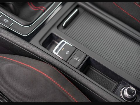 Volkswagen Golf 2.0 Golf GTi Performance TSi 5dr 19