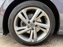 Volkswagen Golf 1.5 eTSI MHEV R-Line Hatchback 5dr Petrol Hybrid DSG Euro 6 (s/s) (150 ps) 17