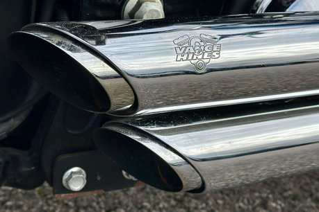 Harley-Davidson Softail 1690 Heritage Classic Custom Cruiser 15