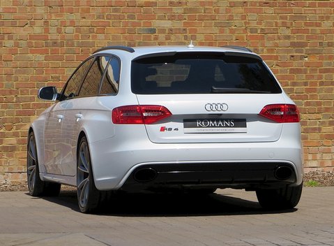 Audi RS4 Avant 6
