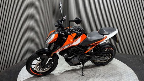 KTM Duke 2017 17K NEW MOT 125CC 15BHP NAKED BIKE 20