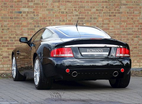 Aston Martin Vanquish S 10