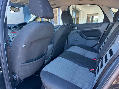 Ford Focus 1.6 Focus Zetec 100 5dr 16