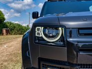 Land Rover Defender D300 HSE HardTop 16
