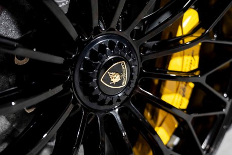 Lamborghini Aventador SV AD PERSONAM. FACTORY SATIN CARBON FIBRE EXT. COMFORT SEATS. FRONT LIFT. 13