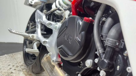 Hyosung GD 2016 ONLY 1K VERY CLEAN LIGHT WEIGHT SPORTS BIKE 250CC NEW MOT 27