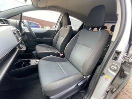 Toyota Yaris 1.5 Yaris T4 Hybrid CVT 5dr 43