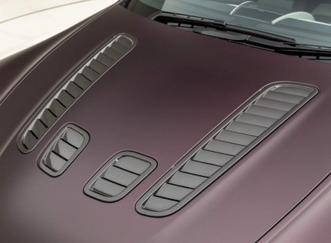 Aston Martin Vantage S V12 25