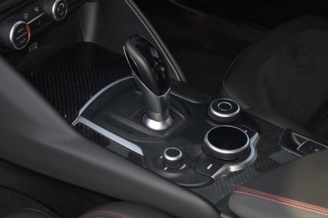 Alfa Romeo Giulia V6 BITURBO QUADRIFOGLIO 11