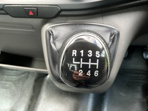 Ford Transit 2.0 350 EcoBlue HD Leader Dropside RWD L4 Euro 6 (s/s) 2dr (DRW) 21
