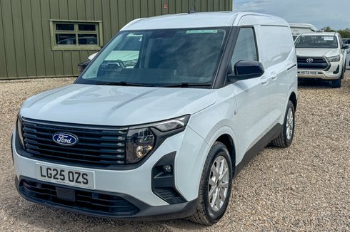 Ford Transit Courier Petrol SWB L1H1 Low Roof Limited Air Con Alloys Nav Sensors EURO 6