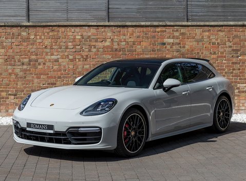 Porsche Panamera Turbo Sport Turismo 6