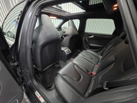 Audi RS4 4.2 FSI V8 Estate 5dr Petrol S Tronic quattro Euro 5 (450 ps) 24