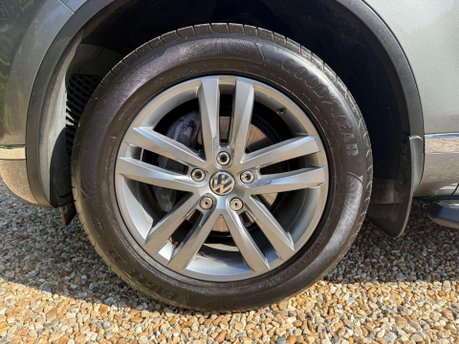 Volkswagen Touareg 3.0 TDI V6 BlueMotion Tech SE Tiptronic 4WD Euro 6 (s/s) 5dr 12