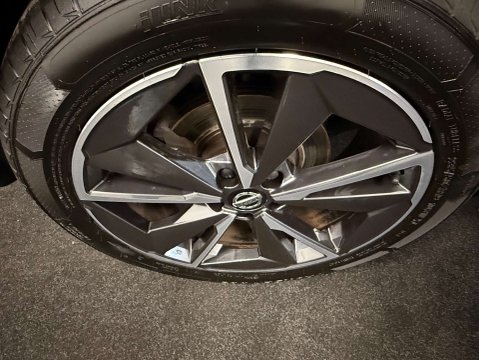 Nissan Qashqai 1.3 Qashqai Tekna DiG-T MHEV CVT 5dr 17