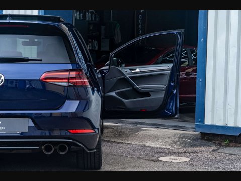 Volkswagen Golf 2.0 Golf R TSi 4Motion Semi-Auto 4WD 5dr 8