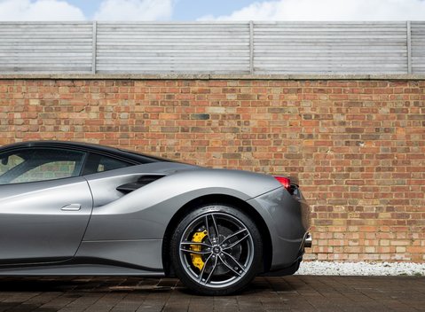Ferrari 488 GTB 32