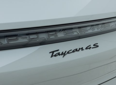 Porsche Taycan 4S Cross Turismo 37