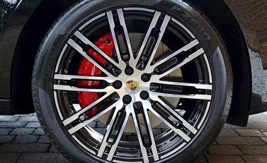 Porsche Macan Turbo Performance Package 14