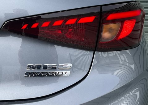 MG MG3 1.5 HYBRID+ TROPHY 13