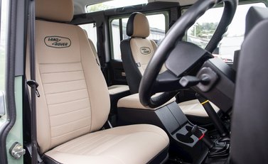 Land Rover Defender 110 Heritage Station Wagon 12