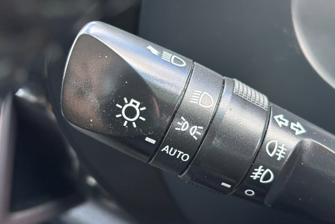 Toyota Hilux Invincible 4WD Auto 2.8 D-4D Double Cab Pickup - Pegasus Canopy 29