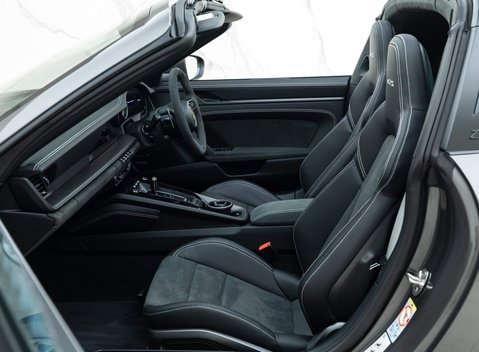 Porsche 911 Targa 4 GTS (992) 10
