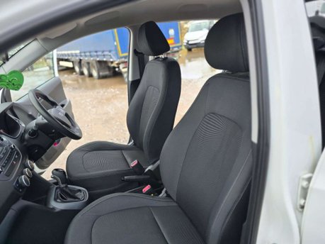 Hyundai i10 1.2 SE Hatchback 5dr Petrol Auto Euro 6 (87 ps) 38
