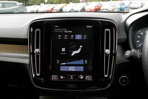 Volvo XC40 T3 R-DESIGN 25