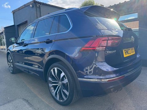 Volkswagen Tiguan R LINE TSI BMT 4MOTION DSG 12